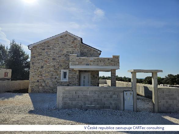 VRSI - Prodej novostavby kamenného domu s bazénem - 2500 m od moře