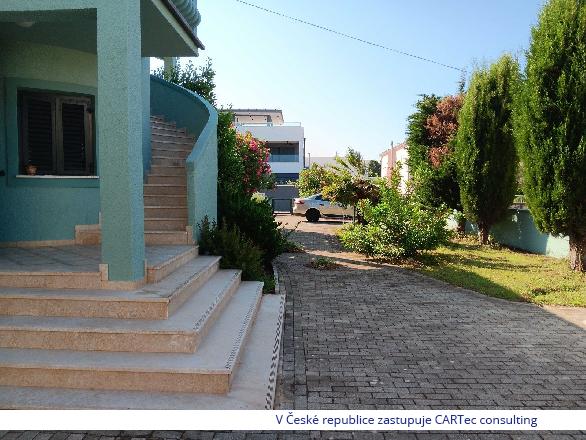 VRSI / MULO - Prodej krásného domu se 3 byty - jen 200 m od pláže!!