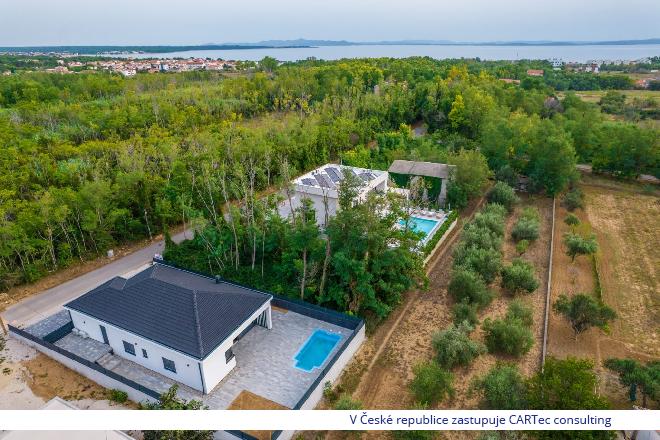 PRIVLAKA - Prodej novostavby přízemního domu s bazénem - 1 km od moře