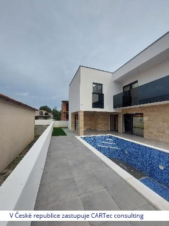 VIR - Prodej novostavby samostatně stojícího domu s bazénem - 500 m od moře