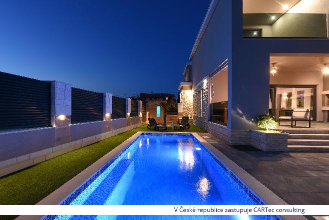 PRIVLAKA - Prodej kompletně zařízeného moderního domu s bazénem - 140 m od moře