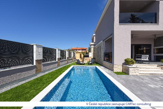 PRIVLAKA - Prodej kompletně zařízeného moderního domu s bazénem - 140 m od moře